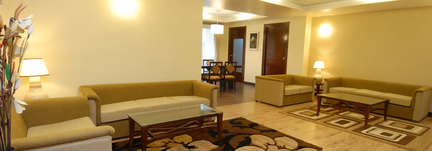 Quiet Luxury - Lounge